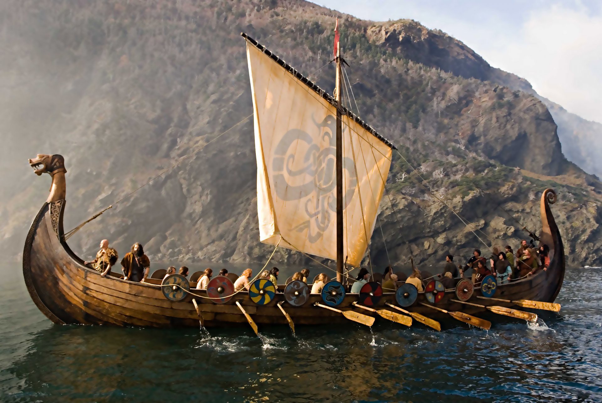 https://blog.micromark.com/wp-content/uploads/2018/04/drakkar-ship-dragon-sailors-vikings-sea.jpg